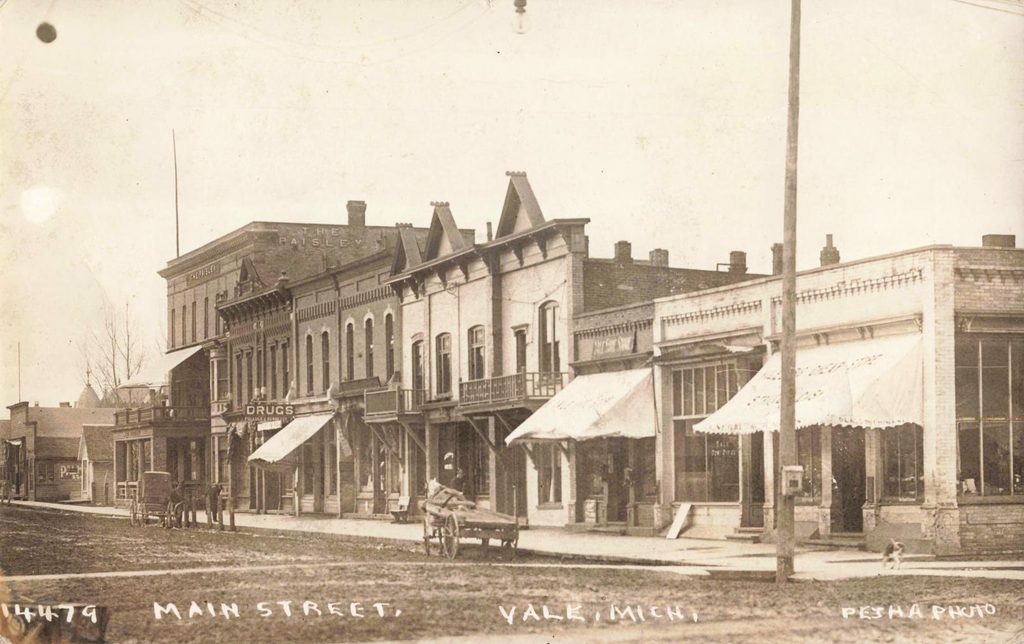 Main Street in Yale 1917 - History of Yale Michigan