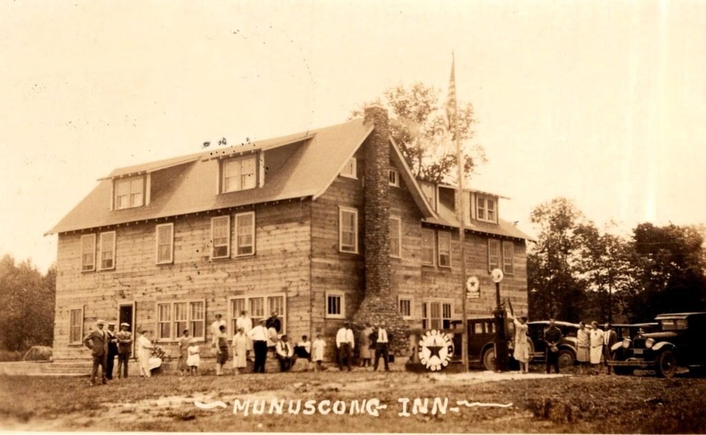 A group outside the timber-clad Munuscong Inn, with its dormer windows, fieldstone chimney, automobiles and Texaco signs. The people are unidentified; the card is undated. Source: University of Michigan, item 11600.