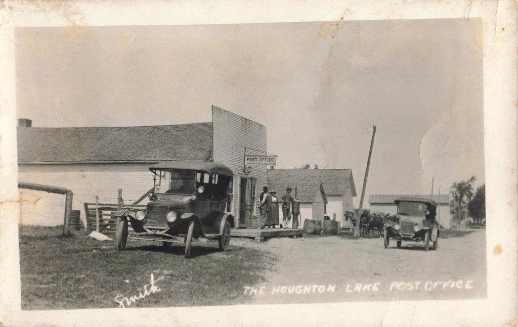Vintage view of the Houghton Lake Post office