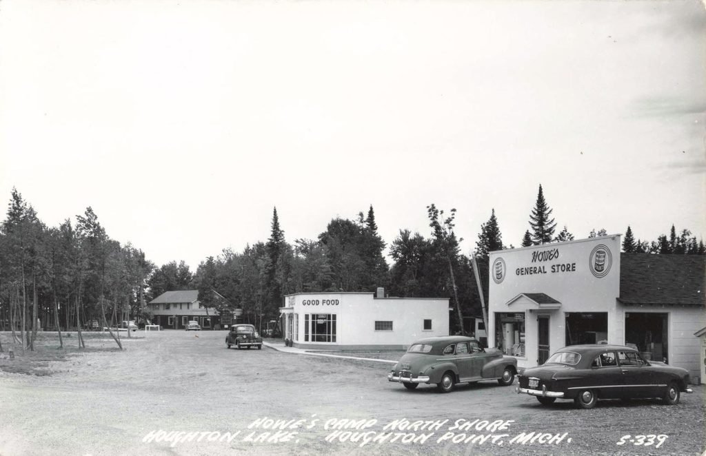 Howes General Store and restaurant Houghton Lake Michigan at Houghton Point